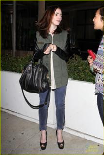 Lily Collins feet photo thumbnail