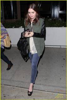 Lily Collins feet photo thumbnail