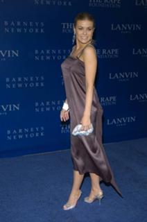 Carmen Electra feet photo thumbnail