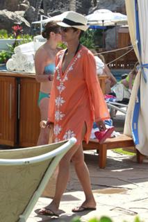 Halle Berry feet photo thumbnail