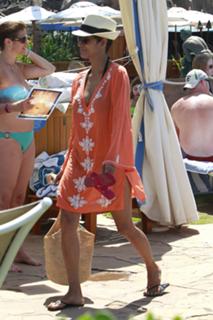 Halle Berry feet photo thumbnail