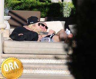 Rita Ora feet photo thumbnail
