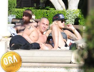 Rita Ora feet photo thumbnail