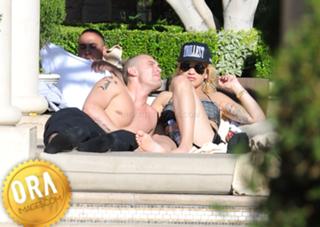 Rita Ora feet photo thumbnail