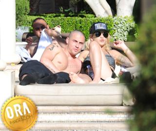 Rita Ora feet photo thumbnail