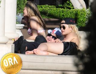 Rita Ora feet photo thumbnail