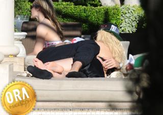 Rita Ora feet photo thumbnail