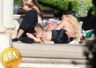 Rita Ora feet photo thumbnail