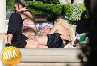 Rita Ora feet photo thumbnail
