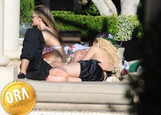Rita Ora feet photo thumbnail