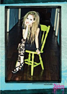 Avril Lavigne feet photo thumbnail