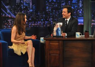 Emilia Clarke feet photo thumbnail