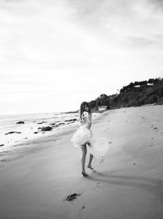 Jennifer Lawrence feet photo thumbnail