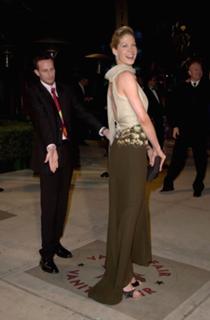 Jenna Elfman feet photo thumbnail