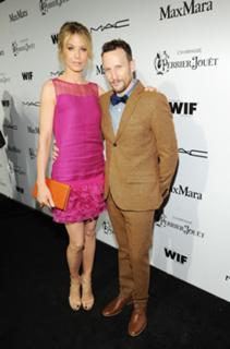Jenna Elfman feet photo thumbnail