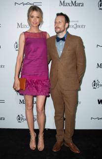 Jenna Elfman feet photo thumbnail