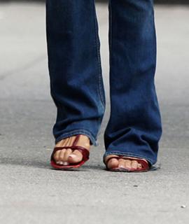Famke Janssen feet photo thumbnail