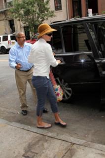 Uma Thurman feet photo thumbnail