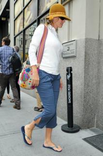 Uma Thurman feet photo thumbnail