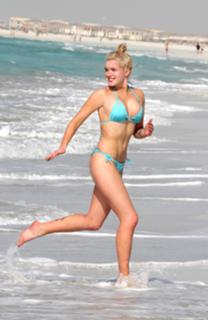 Helen Flanagan feet photo thumbnail