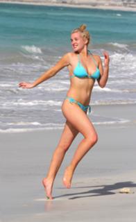 Helen Flanagan feet photo thumbnail
