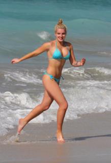 Helen Flanagan feet photo thumbnail