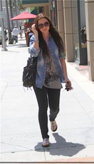 Lily Collins feet photo thumbnail