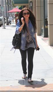 Lily Collins feet photo thumbnail