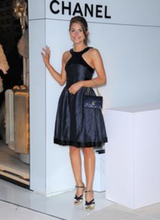 Maria Menounos feet photo thumbnail