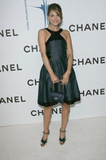 Maria Menounos feet photo thumbnail