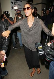 Halle Berry feet photo thumbnail
