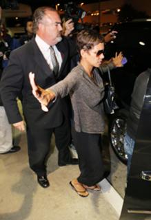 Halle Berry feet photo thumbnail