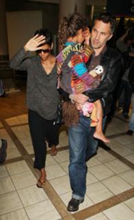Halle Berry feet photo thumbnail