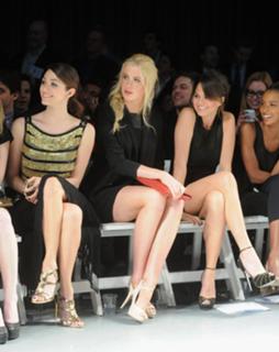 Emmy Rossum feet photo thumbnail