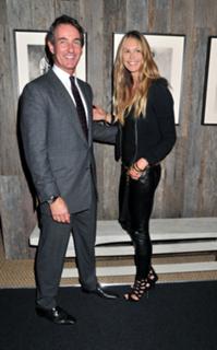 Elle Macpherson feet photo thumbnail