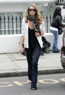 Elle Macpherson feet photo thumbnail