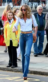 Elle Macpherson feet photo thumbnail