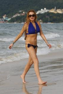 Lindsay Lohan feet photo thumbnail
