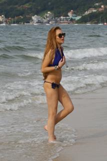 Lindsay Lohan feet photo thumbnail