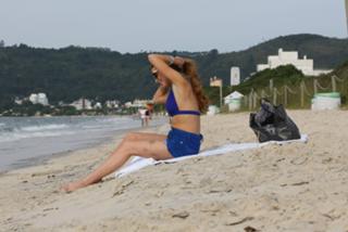 Lindsay Lohan feet photo thumbnail