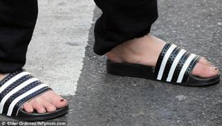 Amanda Bynes feet photo thumbnail