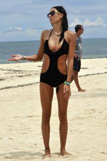 Elisabetta Gregoraci feet photo thumbnail