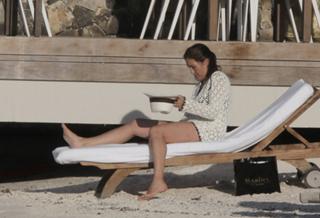 Mariska Hargitay feet photo thumbnail
