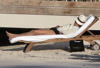 Mariska Hargitay feet photo thumbnail