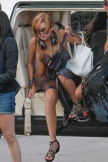 Lindsay Lohan feet photo thumbnail
