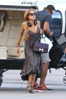 Lindsay Lohan feet photo thumbnail