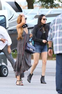 Lindsay Lohan feet photo thumbnail