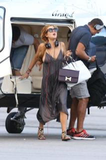 Lindsay Lohan feet photo thumbnail