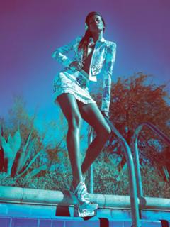 Gisele Bündchen feet photo thumbnail