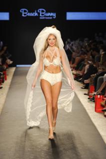 Kate Upton feet photo thumbnail